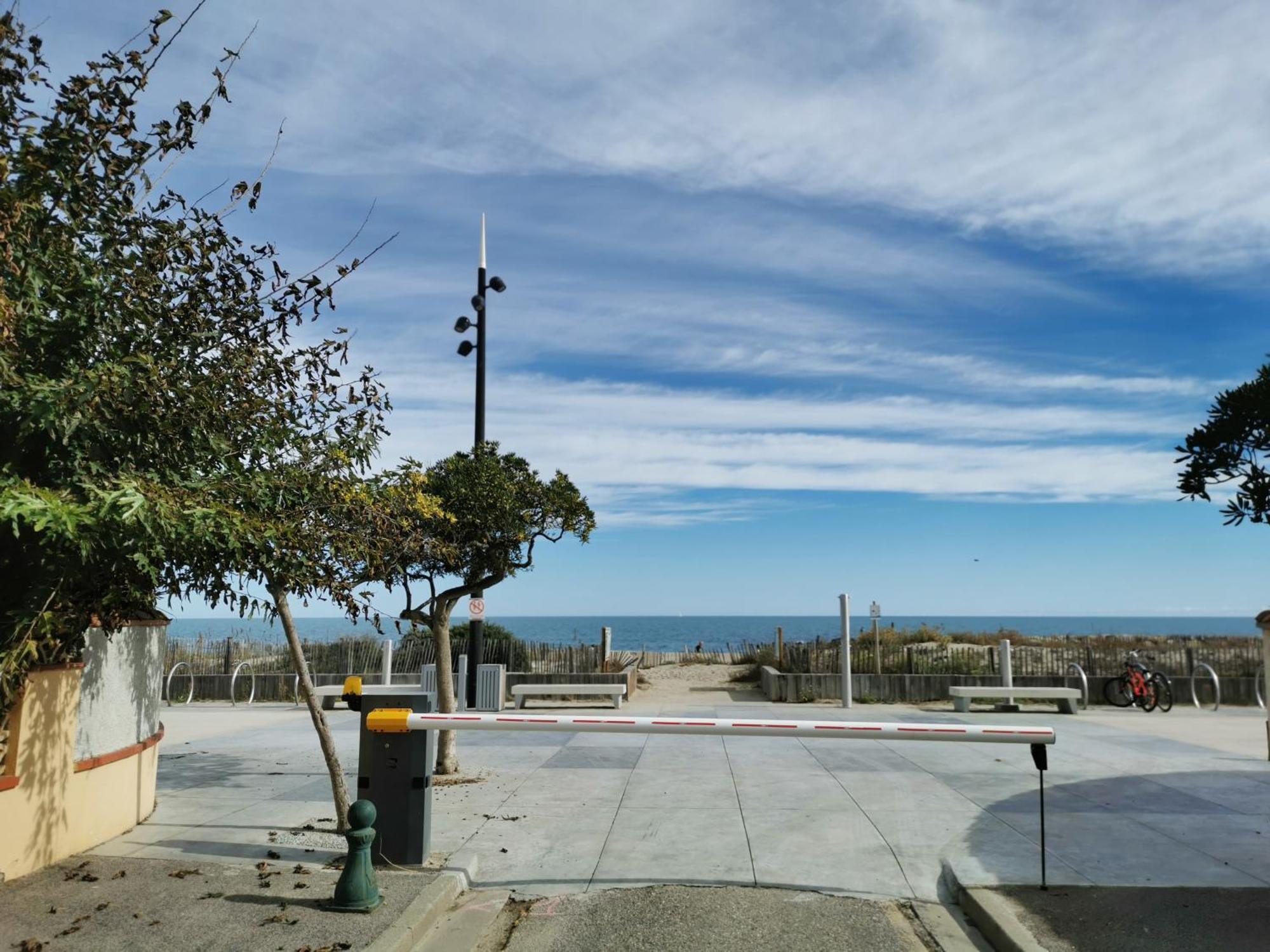 Appartement Refait A Neuf, Climatise Avec Vue Mer Et Montagne, Avec Place De Parking Privative Saint-Cyprien  Bagian luar foto